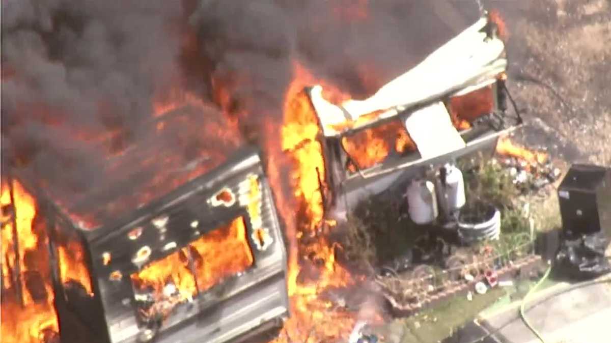 Featured image for Multiple Trailers Engulfed in Flames in Sacramento County