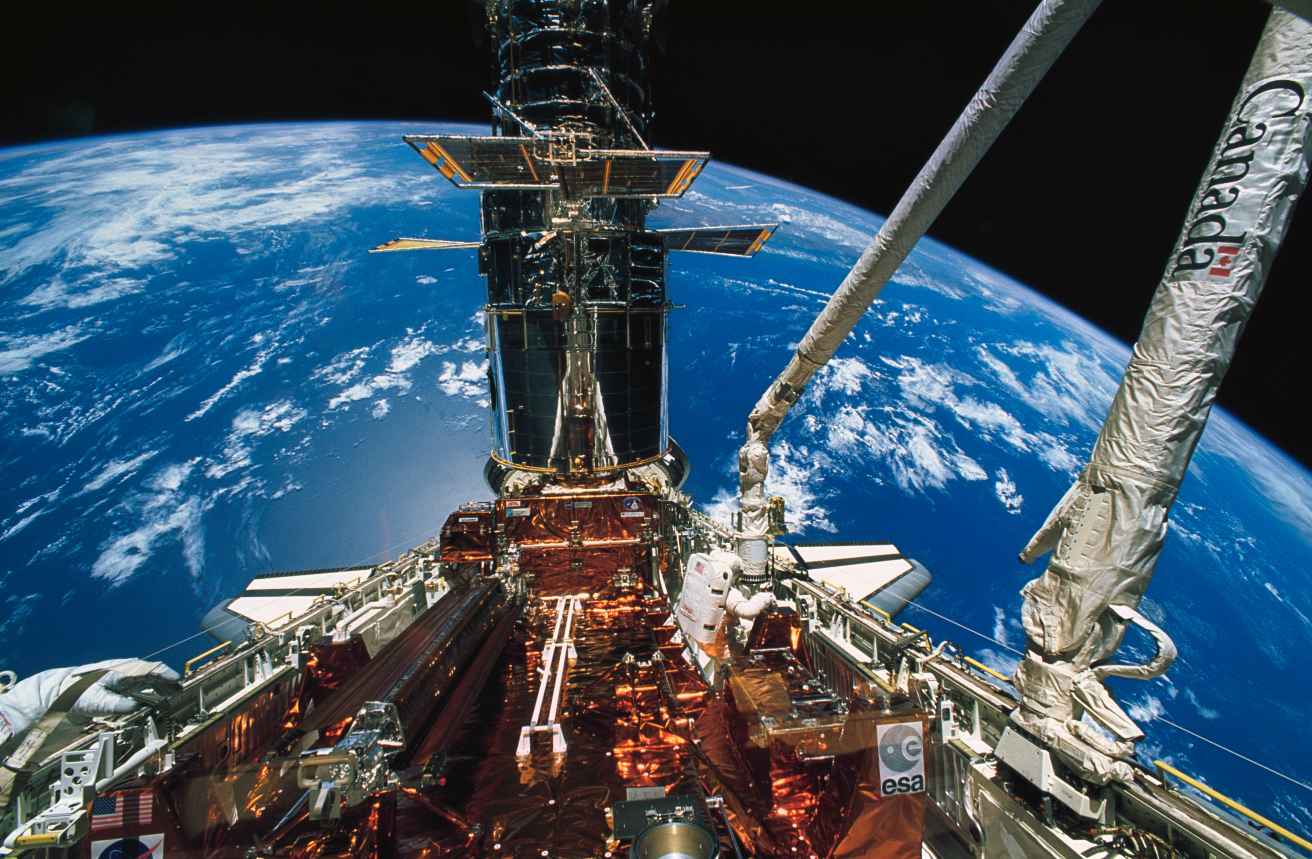 "Hubble's 30th Anniversary: A Milestone in Space Servicing"