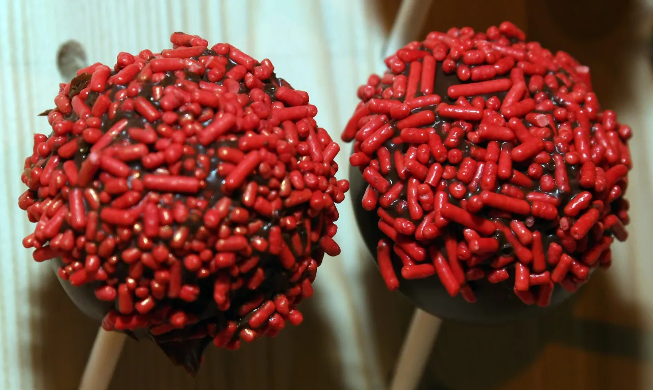 Featured image for New Research Challenges Gluten as the Main Cause of Gut Issues