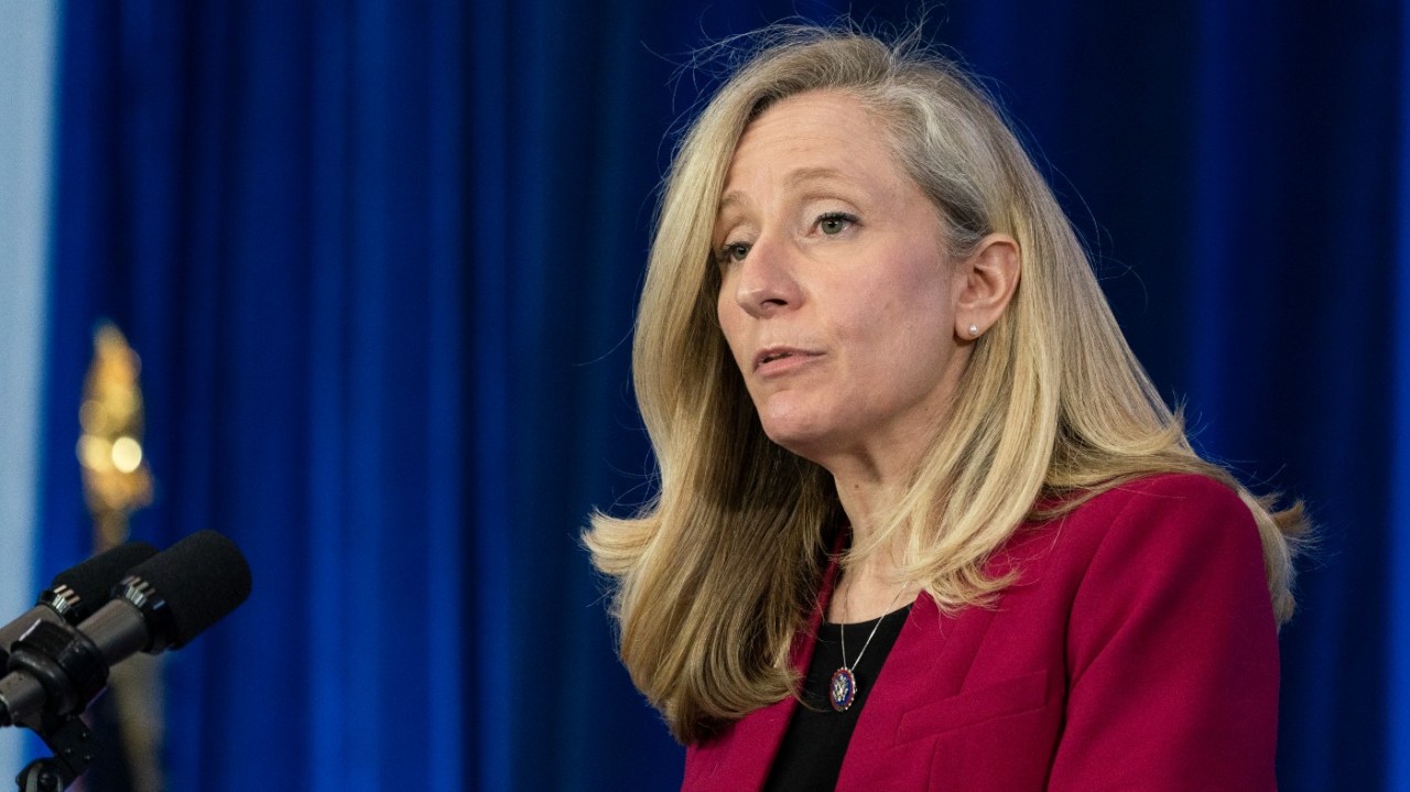 Bipartisan bill proposes blocking Congress pay during U.S. default.