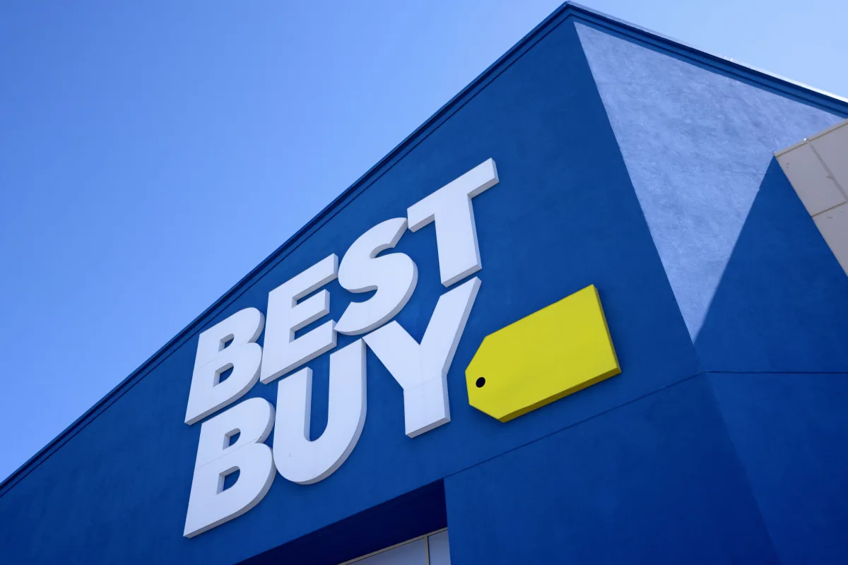 Best Buy Faces Sales Slump Amid Gadget Spending Slowdown