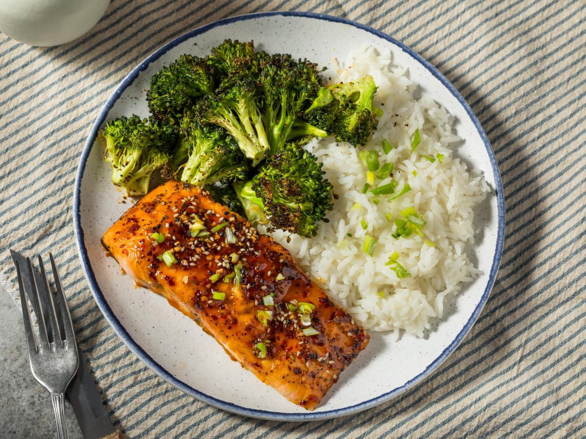 Boost Muscle and Shed Fat: Eat More Carbs, Says Nutritionist
