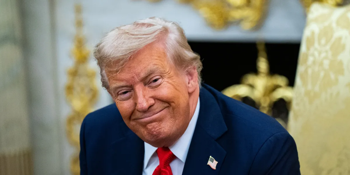 Featured image for Market Reactions to Dollar Stability, Fed Moves, and Global Tensions