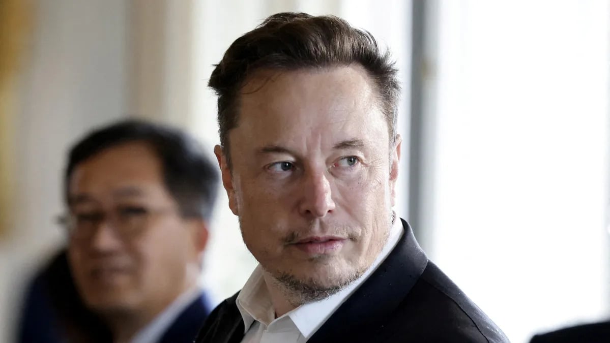 Featured image for Billionaire Investor Backs Elon Musk's $56B Tesla Pay Package