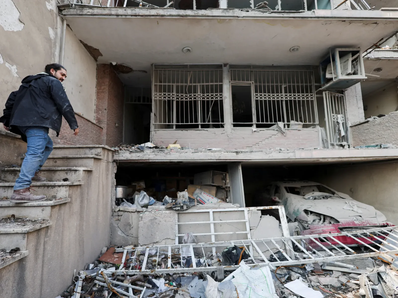 Day 16 escalates: Isfahan strike as Iran broadens retaliation in US-Israel war