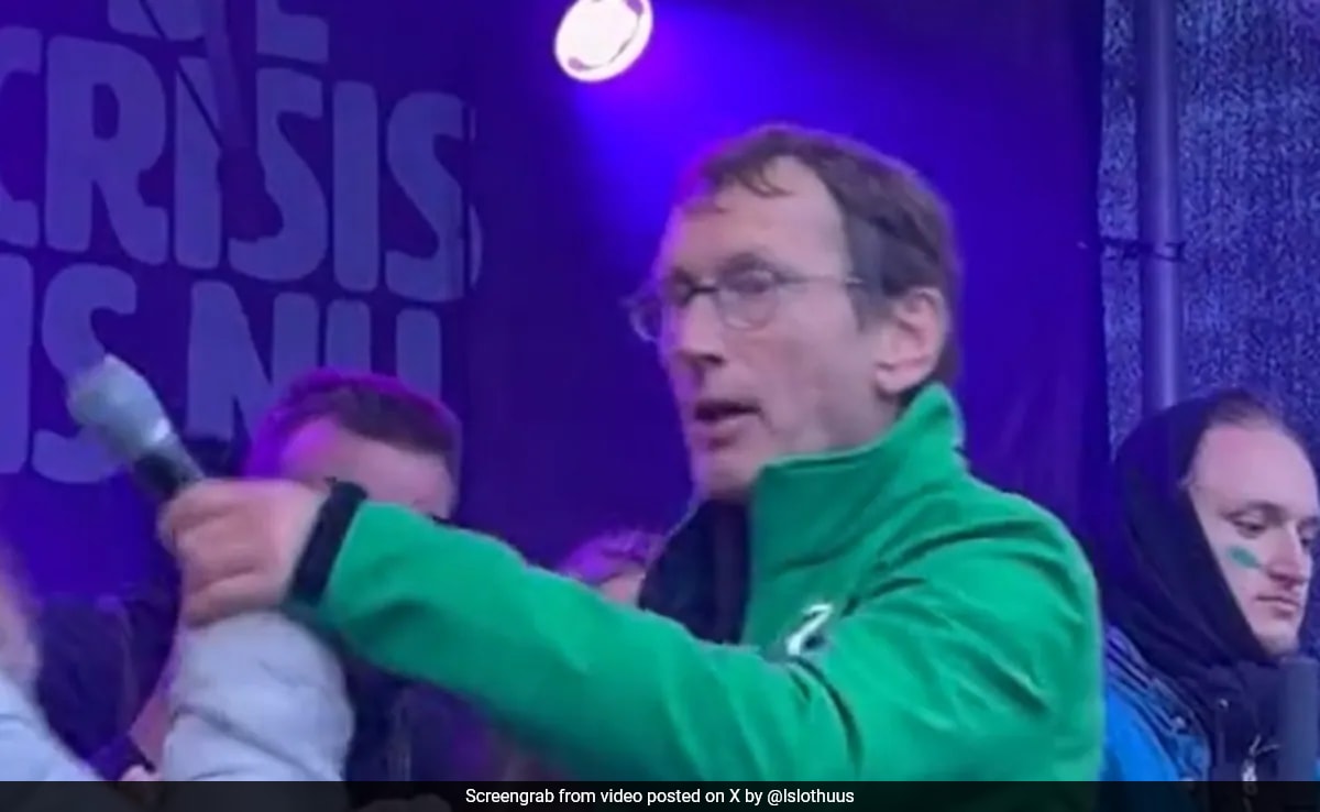 Featured image for Climate Protester Interrupts Greta Thunberg Over Pro-Palestine Chant at Amsterdam March