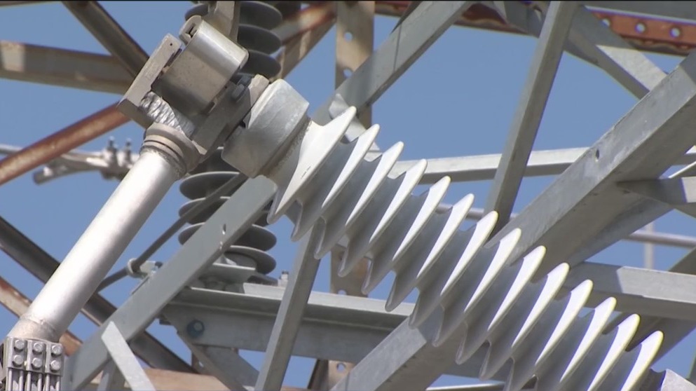 Featured image for Severe storms leave tens of thousands without power in Ohio and New York.
