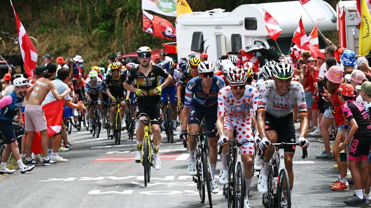 Featured image for Yates wins Stage 10 as Healy claims yellow jersey on Bastille Day