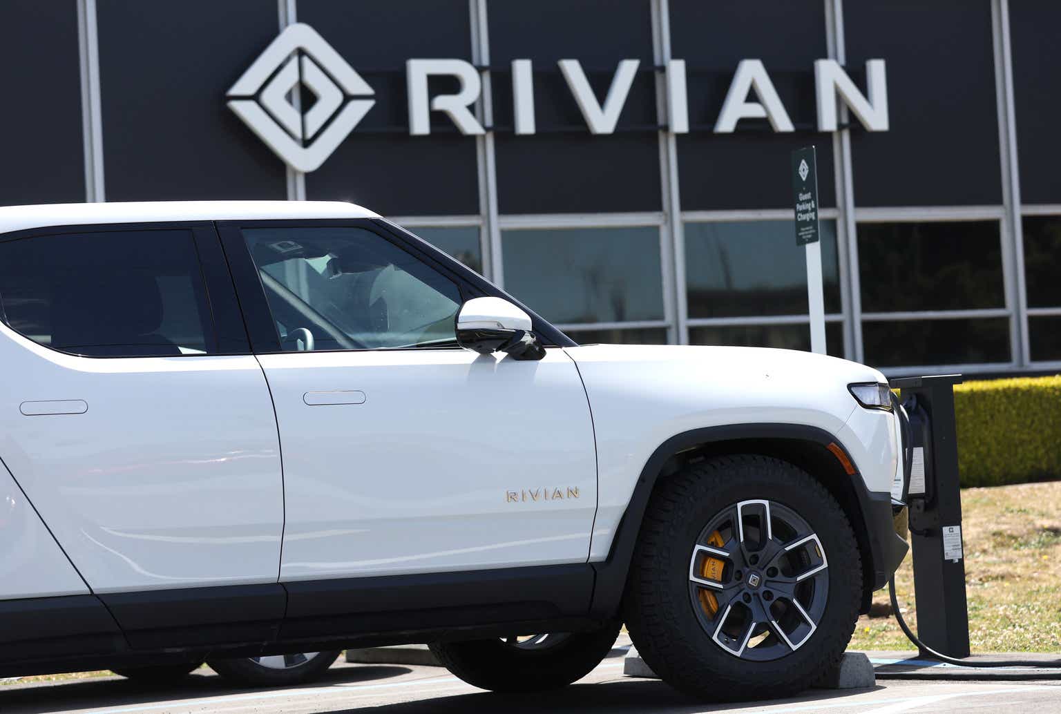 "Rivian's Gratitude to Apple Boosts Stock (NASDAQ:RIVN)"