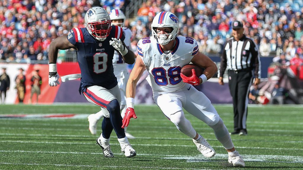 Featured image for Bills TE Dawson Knox Out Indefinitely After Wrist Surgery