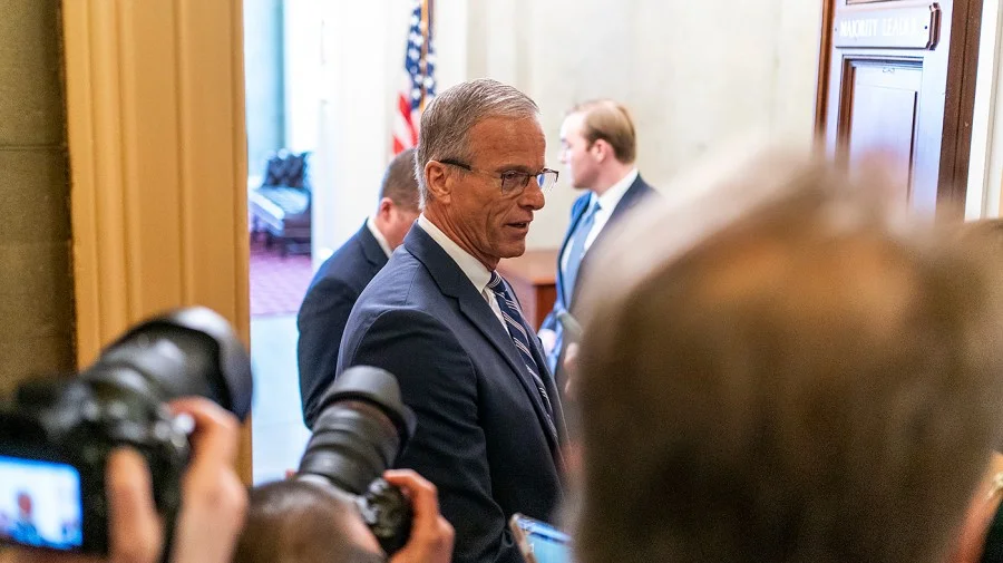 GOP and Senate Stalemate Prolongs Government Shutdown into Third Week