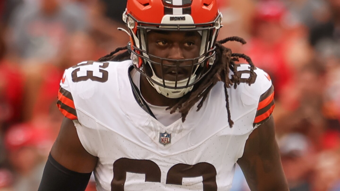 Browns Cut DE Lonnie Phelps After DUI Arrest and Restaurant Crash