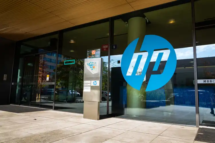 HP Stock Falls Amid Weak Earnings and Sluggish PC Demand