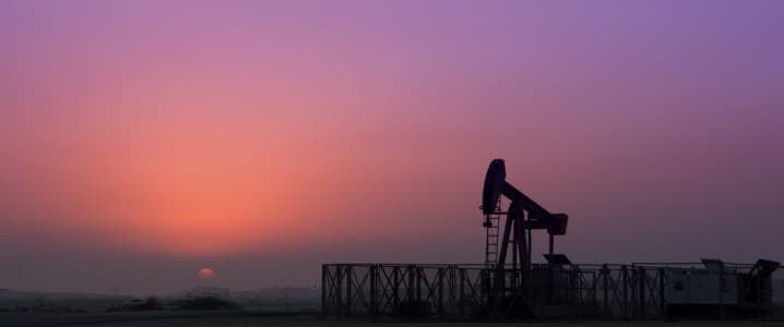 Oil Prices Volatile, Rebounding from Lows and Faltering Amidst Technical Analysis and Market Collapse.