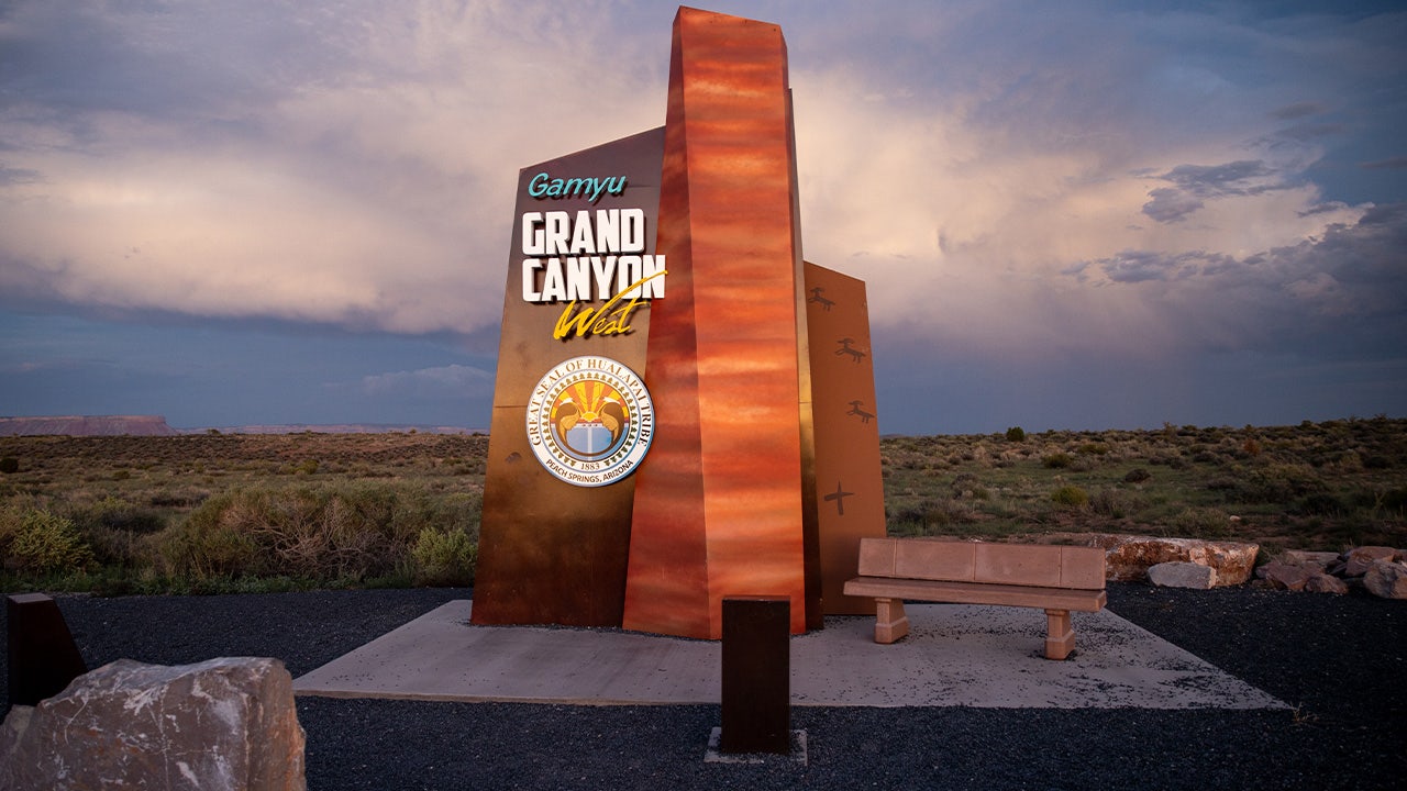 Tragic Bus Rollover at Grand Canyon West Claims 1 Life, Injures Dozens