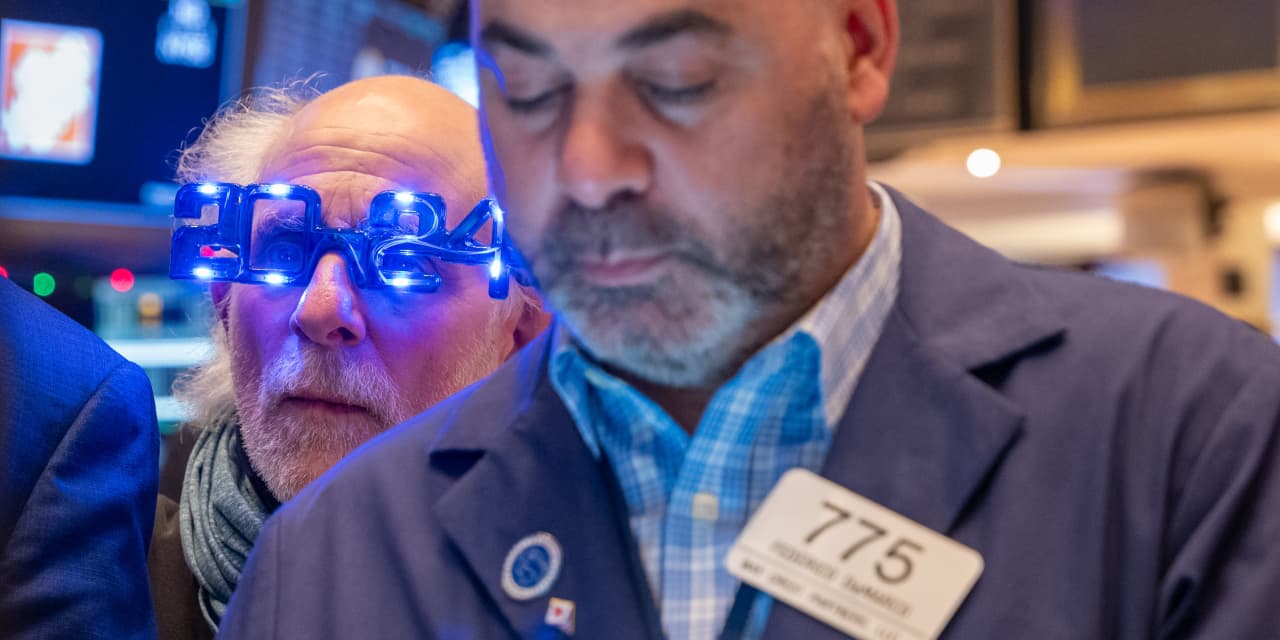 "Stocks Soar 24% in 2023, Overcoming Year-End Jitters and Recession Concerns"