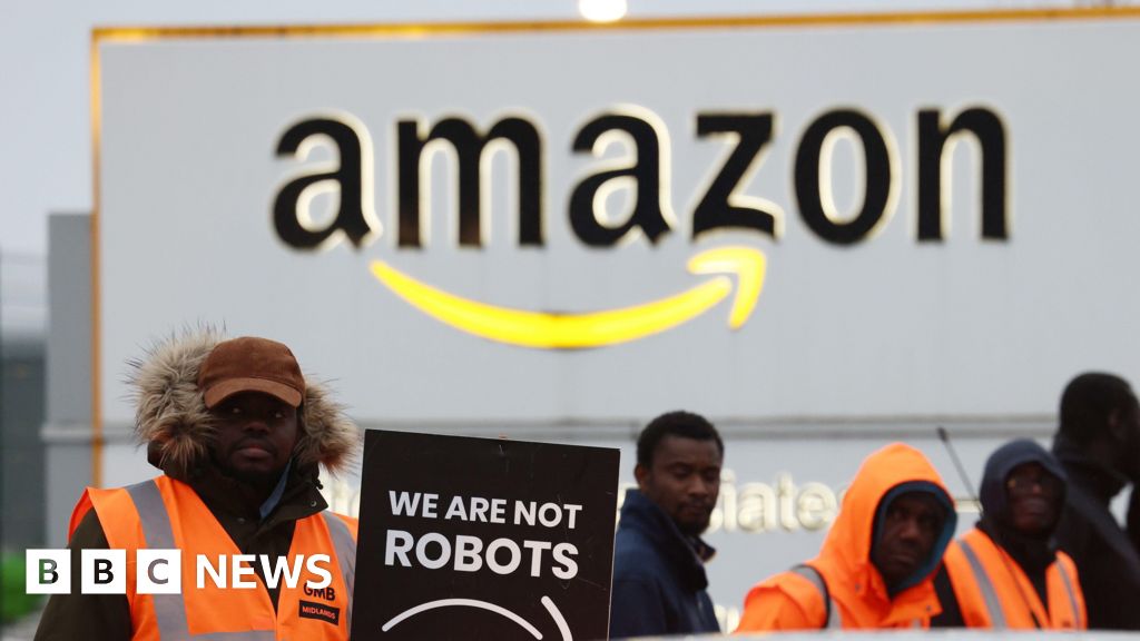 Amazon Workers in UK Narrowly Reject Union Bid