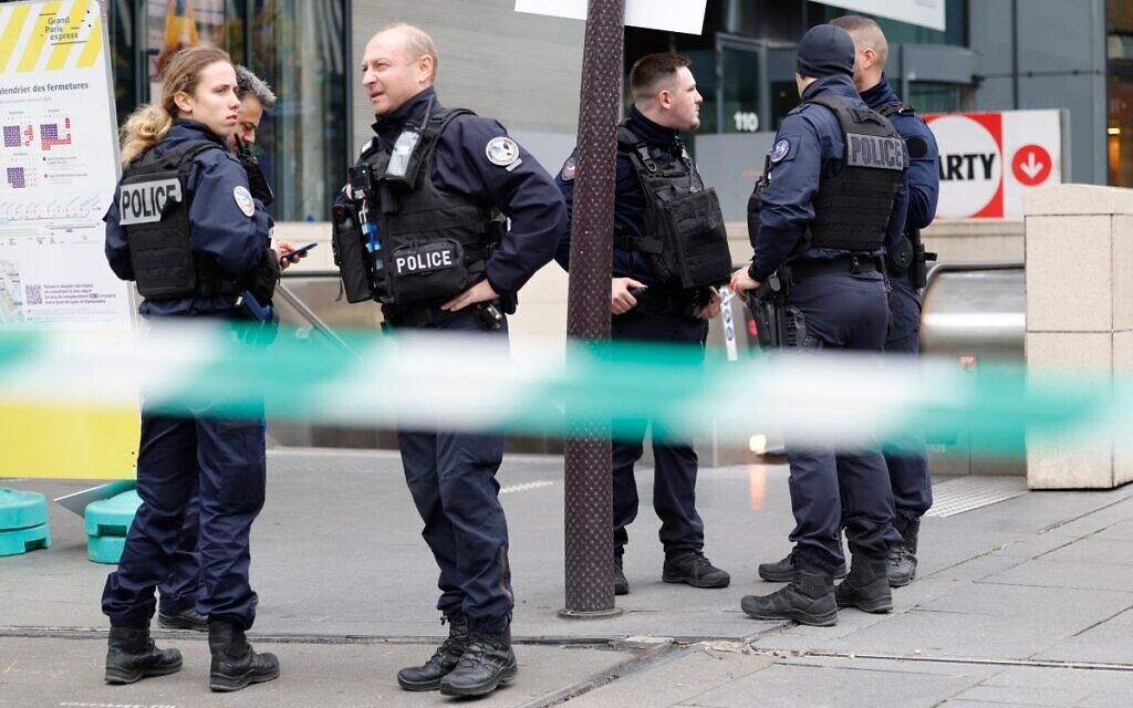 Featured image for Police Shoot and Wound Woman Threatening in Paris Metro