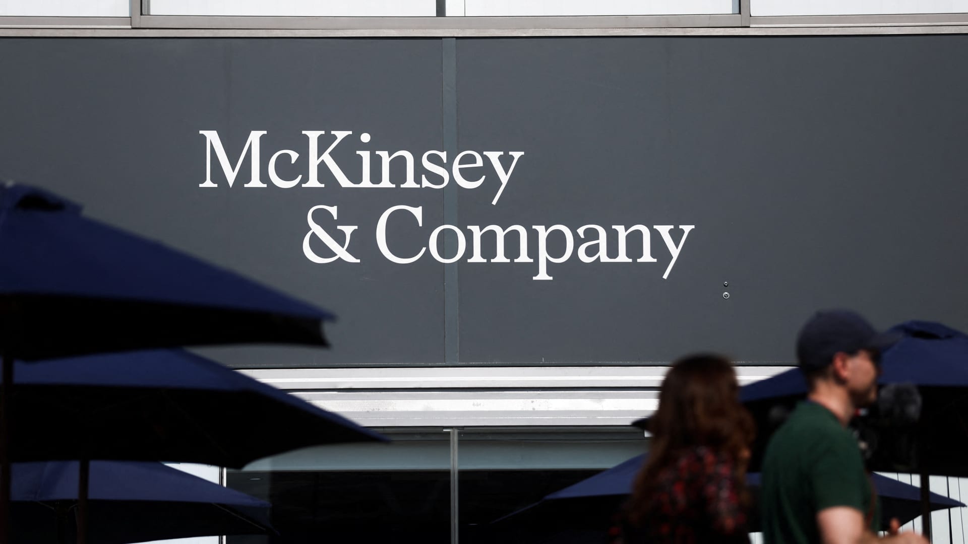 Featured image for McKinsey Settles Opioid Probe for $650M; Ex-Partner Faces Charges