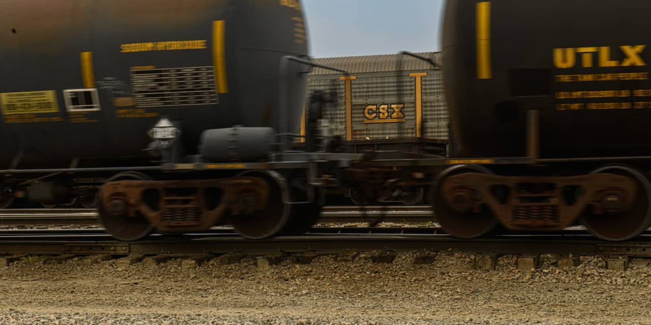 Featured image for Economic Implications of Trucker Knight-Swift and Railroad CSX Earnings