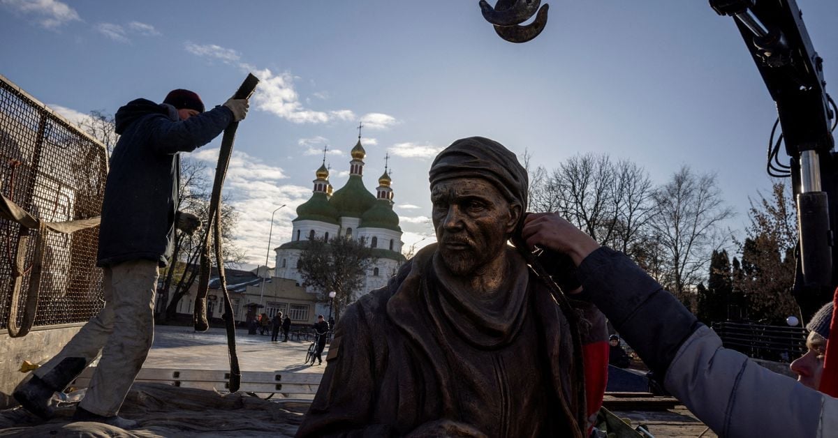 Featured image for "Ukraine Commemorates Fallen Soldier with Monument Amidst Tragic Video Incident"