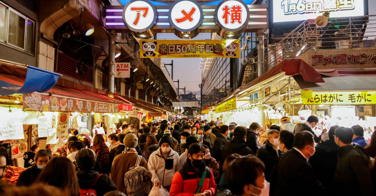 Featured image for Japan's population decline continues as foreign residents reach record high
