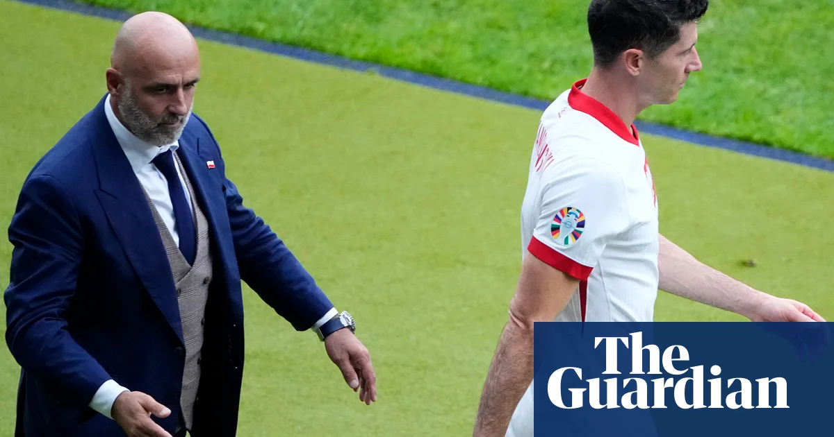 Featured image for Poland Coach Resigns Amid Lewandowski Dispute