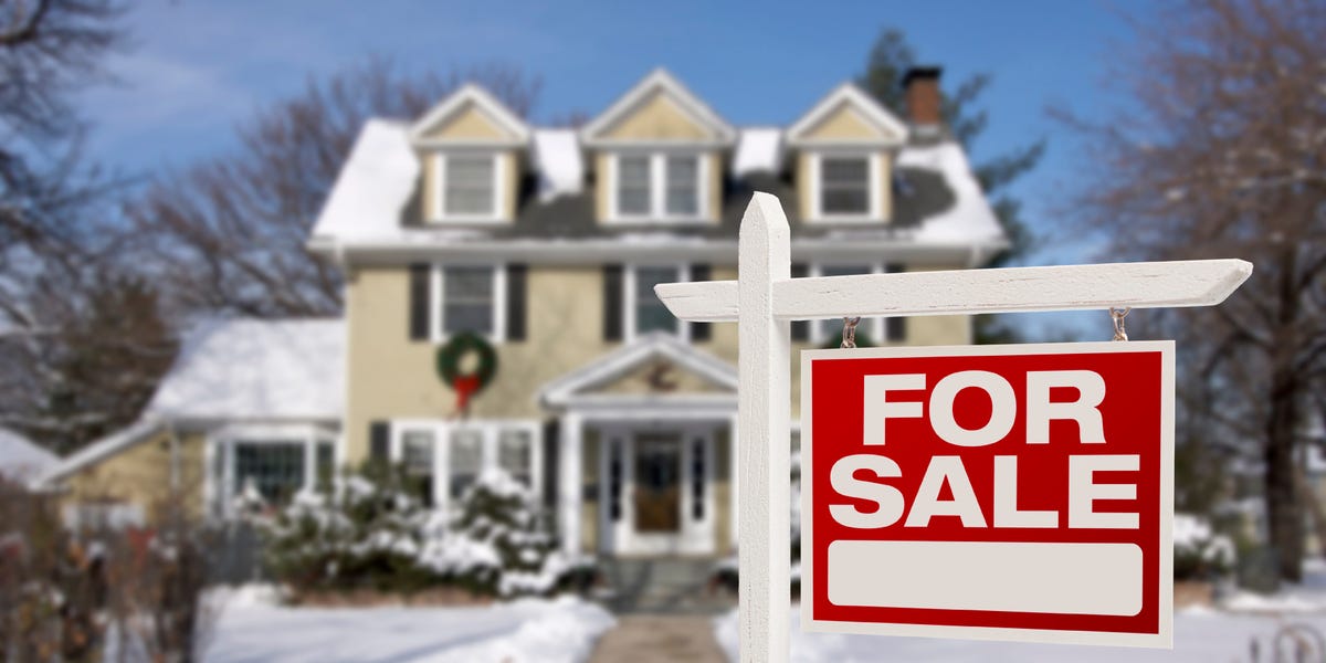 US Housing Market Faces Cooling Trend as Mortgage Rates Soar and Sellers Cut Prices
