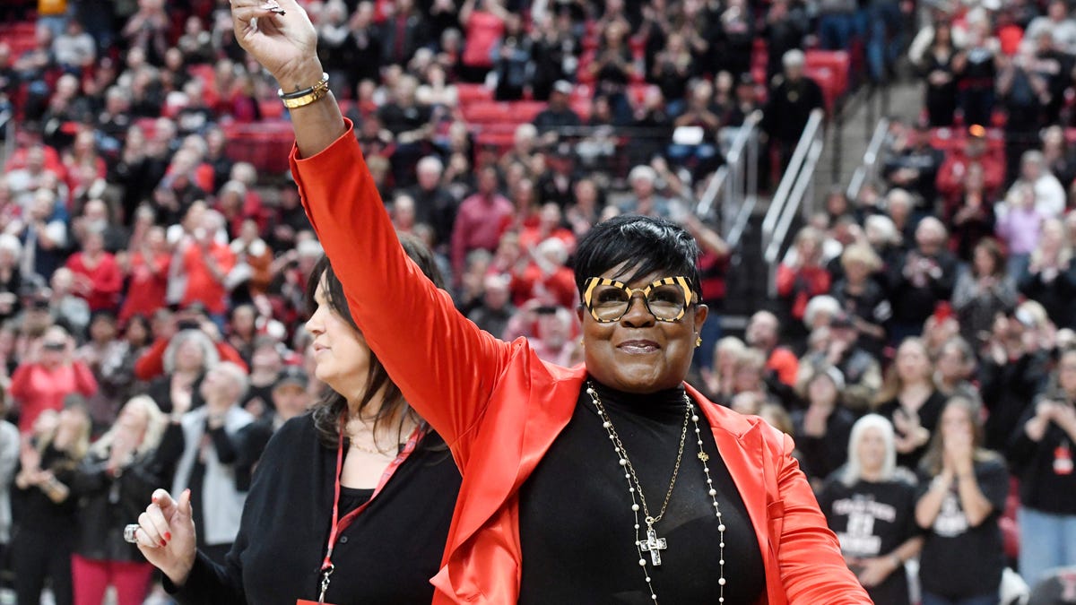 "Sheryl Swoopes' Apology to Caitlin Clark Sparks WNBA Hostility Concerns"