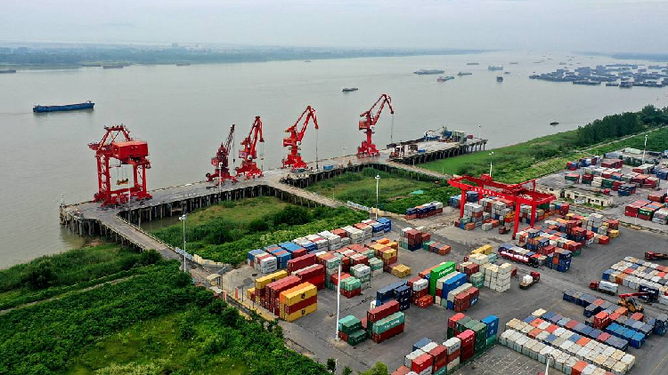 China's Premier Expresses Confidence in Achieving 5% Economic Growth Target
