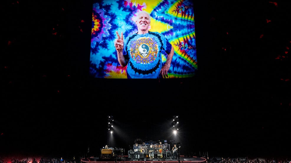 Featured image for Dead & Company Pay Tribute to Late Bill Walton at Las Vegas Show