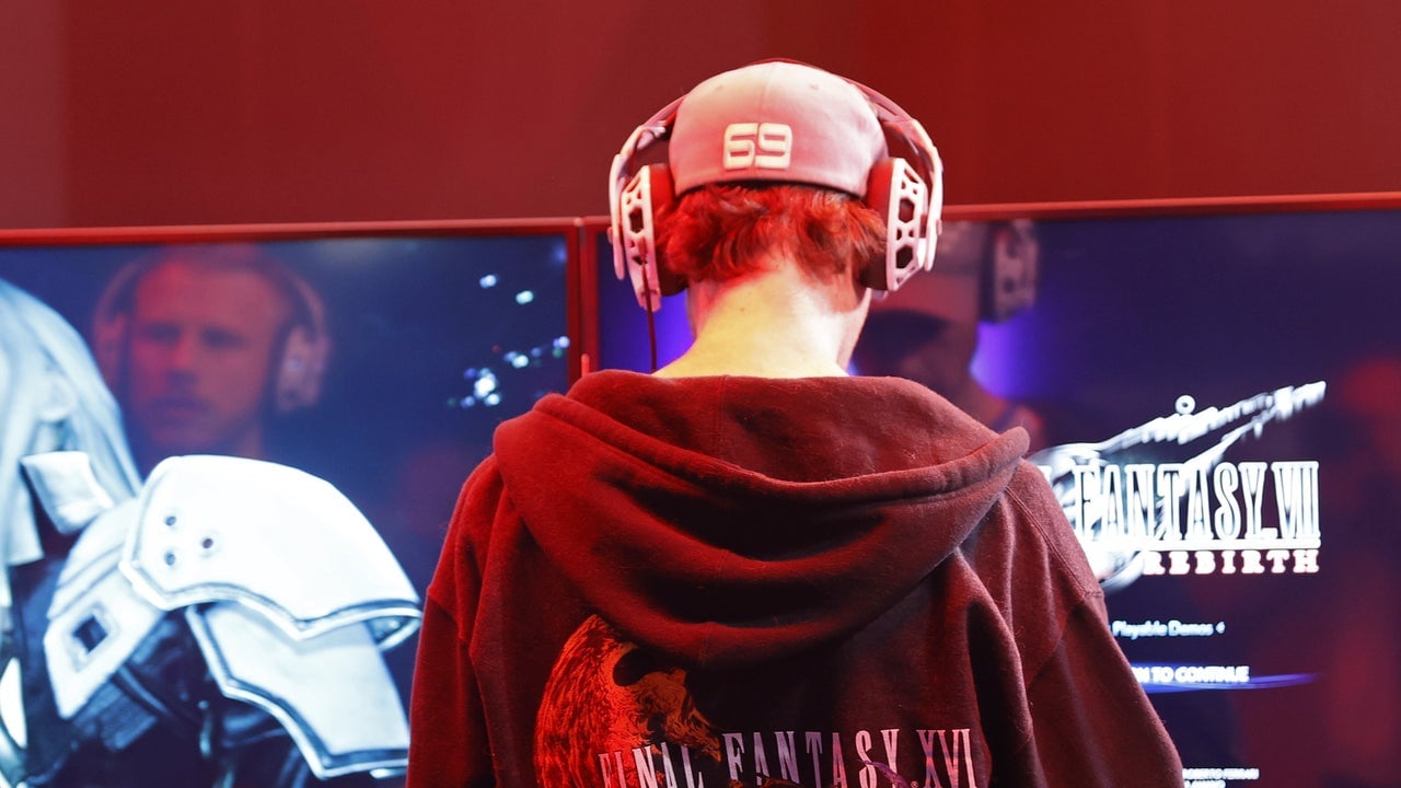 "New Study Warns of Irreversible Hearing Damage Risk for Video Gamers"