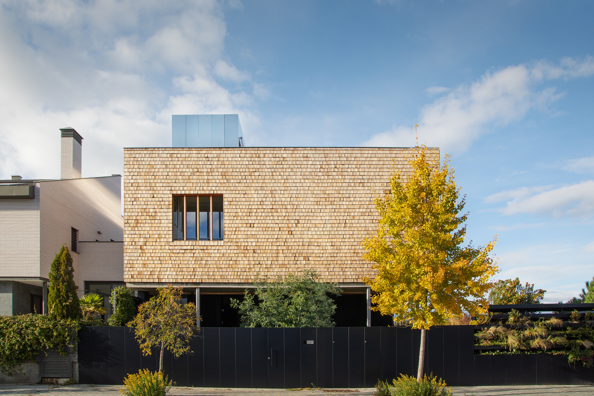 "Langarita Navarro Arquitectos Designs the Stunning Hernández House"