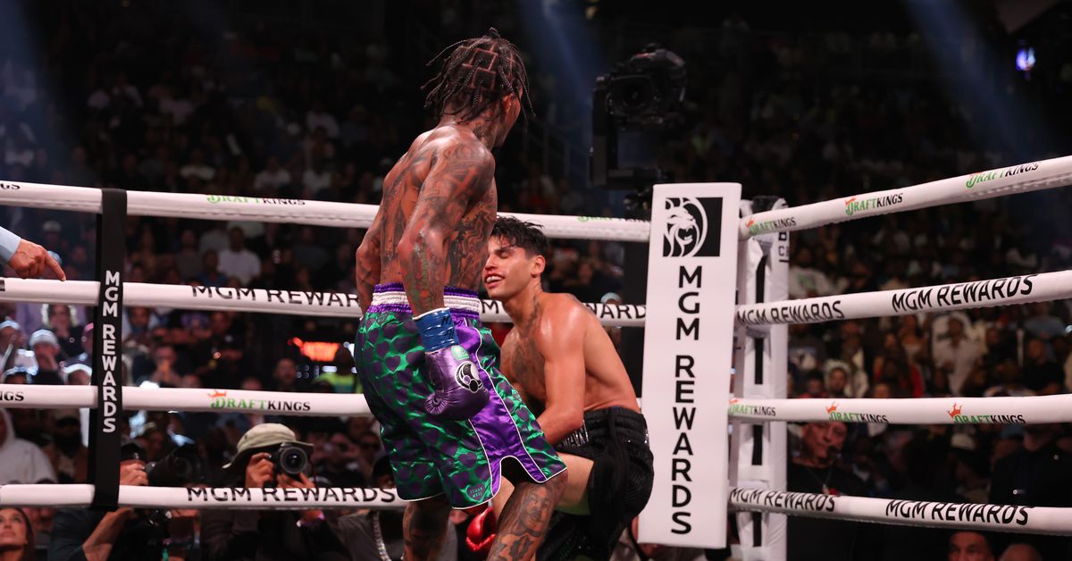Frampton calls out Garcia for quitting, Davis dominates.