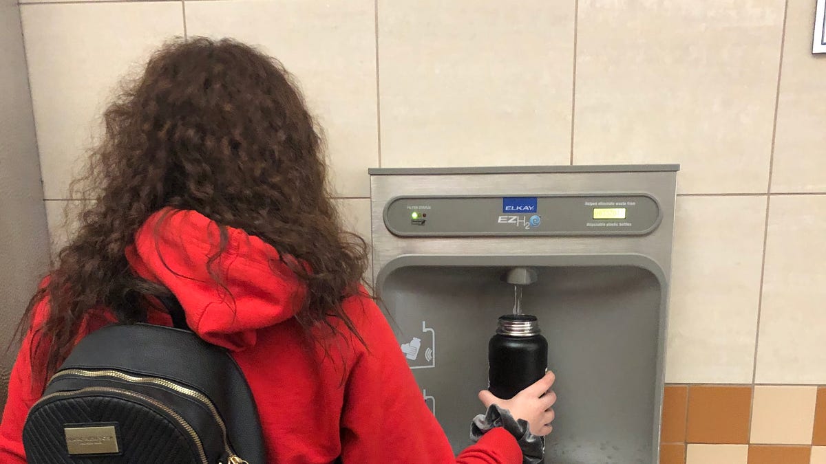 Featured image for LAX Takes a Stand: Plastic Water Bottles Banned at Second Airport