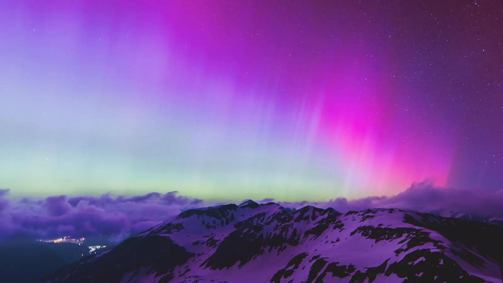 Featured image for Northern Lights Could Shine in Up to 18 States This Weekend