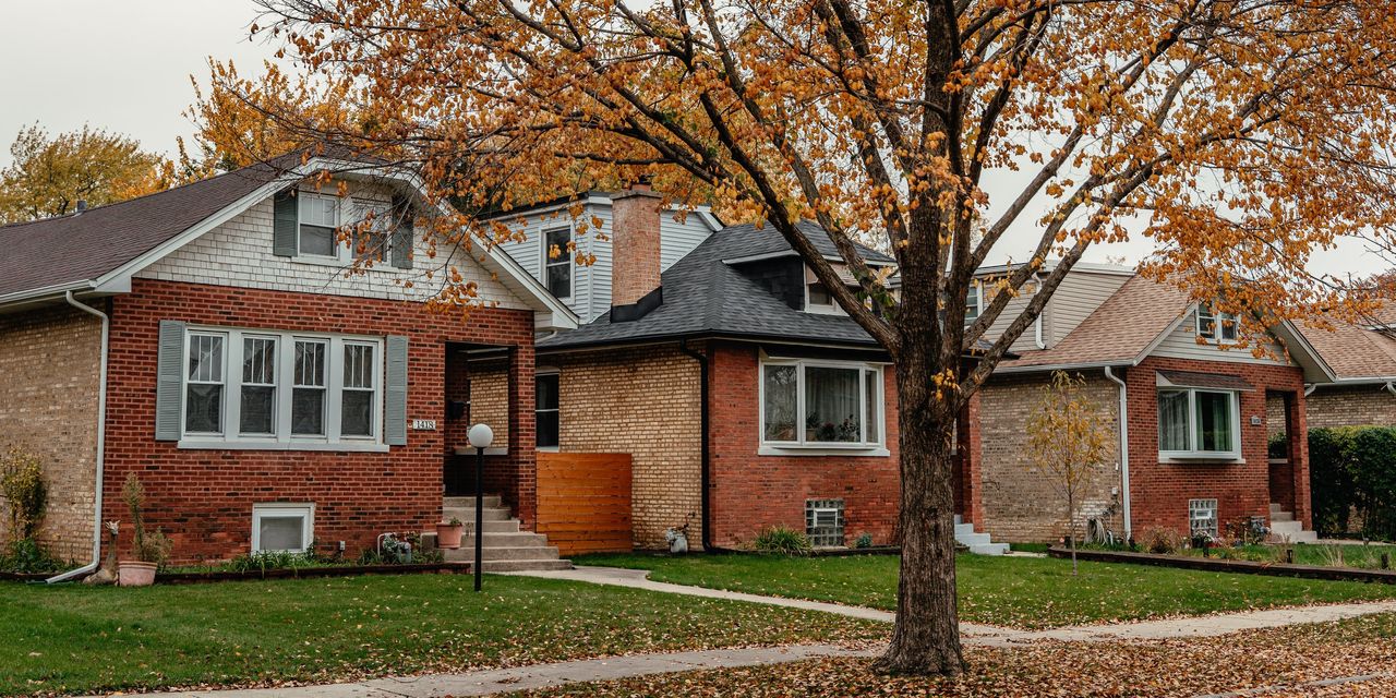 October Home Sales Plummet to 13-Year Low Amid Rising Prices and Mortgage Rates