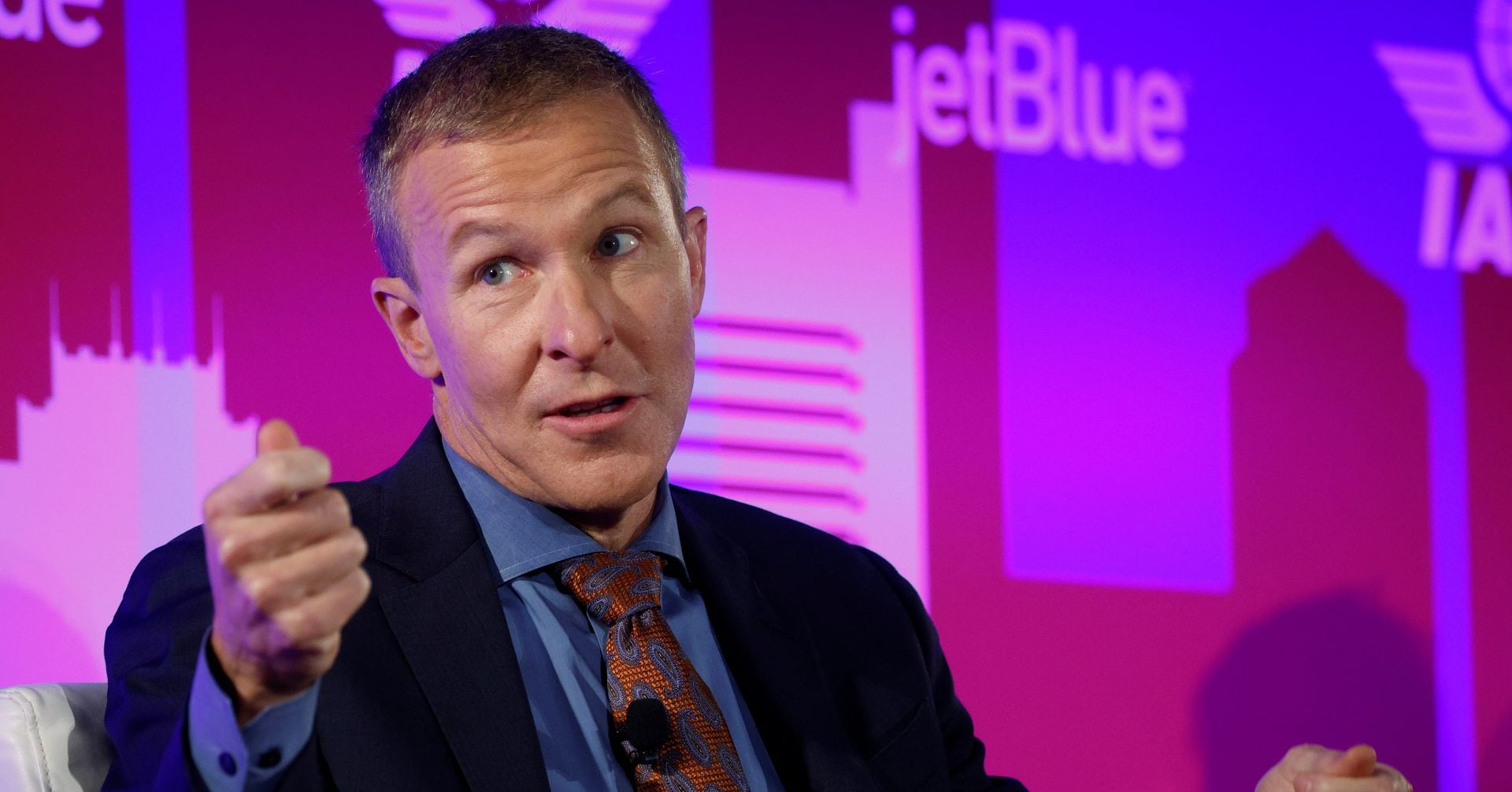 Featured image for United CEO Initiates Airbus Discussions Amid Boeing Delays, Sources Report