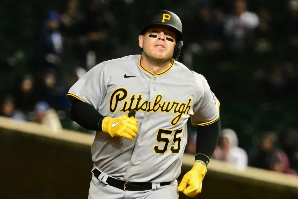 Roberto Pérez joins Giants' Opening Day roster as third catcher.