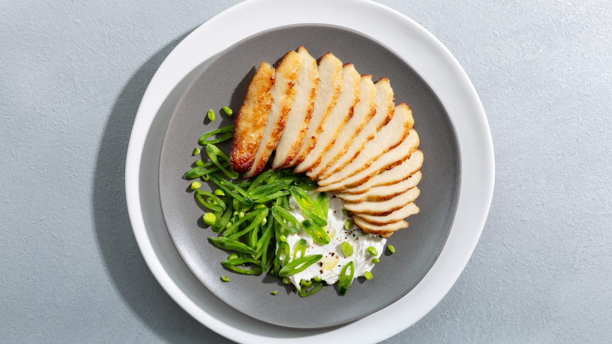 "Understanding Protein Intake: Chicken, Deficiency Symptoms, and Poisoning Risks"