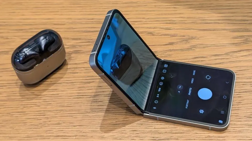 Featured image for Samsung to Launch Affordable Galaxy Z Flip 7 FE in 2025