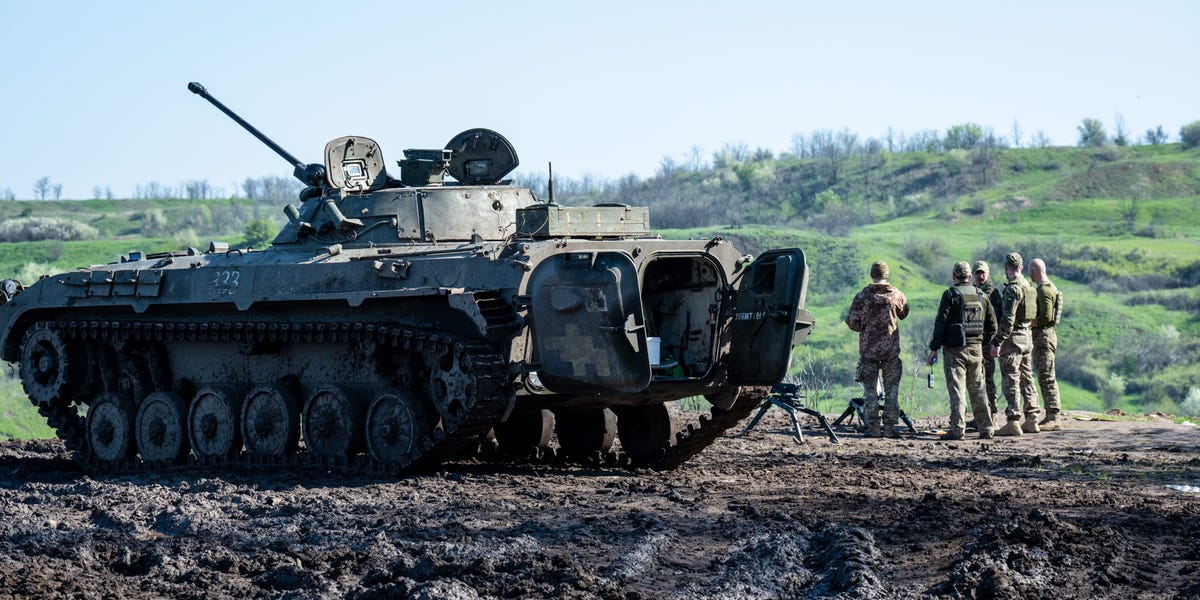 Balancing Pressure and Support: Navigating Ukraine's Long War
