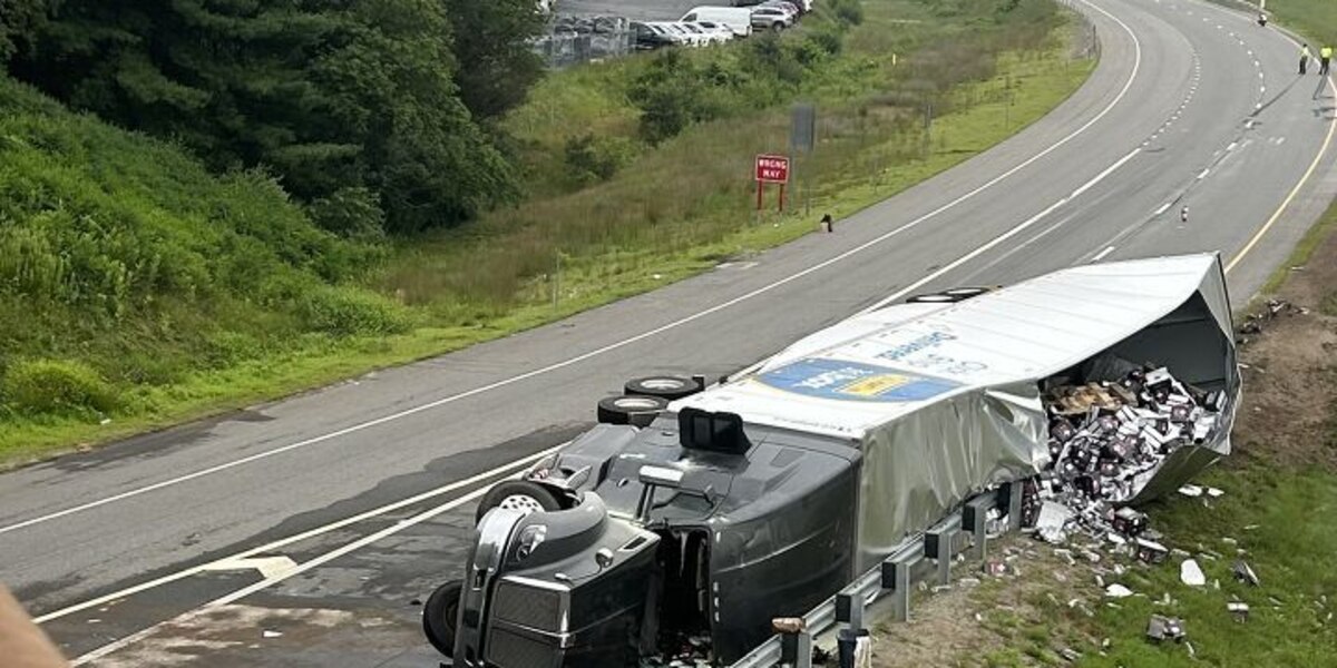 Featured image for Multiple Tractor-Trailer Crashes Cause Major Traffic Disruptions