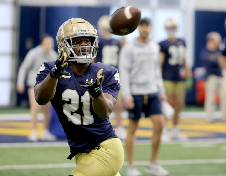 Featured image for "Notre Dame QB Riley Leonard Faces Setback with 2nd Ankle Surgery"