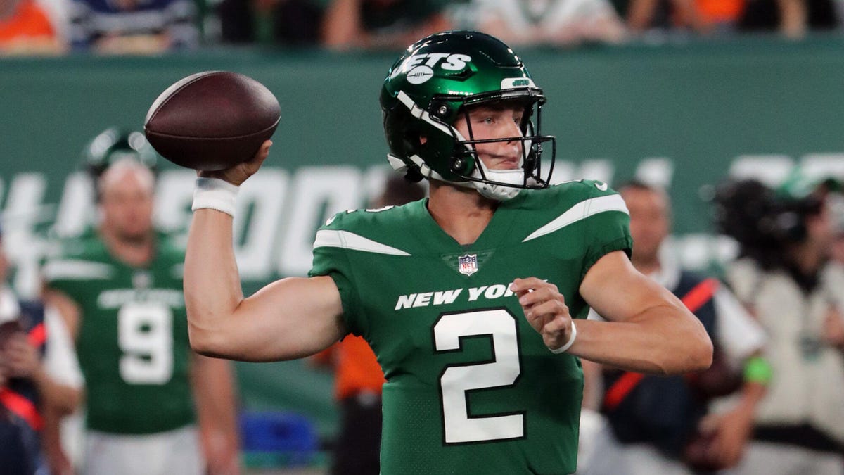 "Live Updates: Cowboys Dominate Jets in Week 2 Matchup"