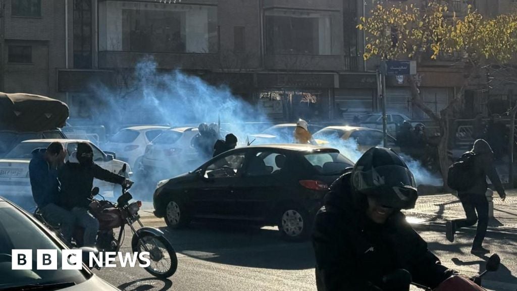 Featured image for Iran protests intensify amid economic woes and international tensions