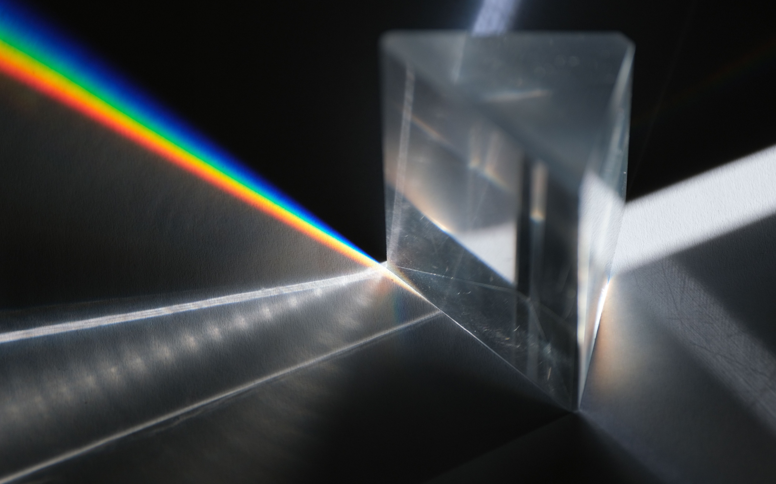 Featured image for MIT's New Findings Challenge Einstein's Century-Old Light and Quantum Theories