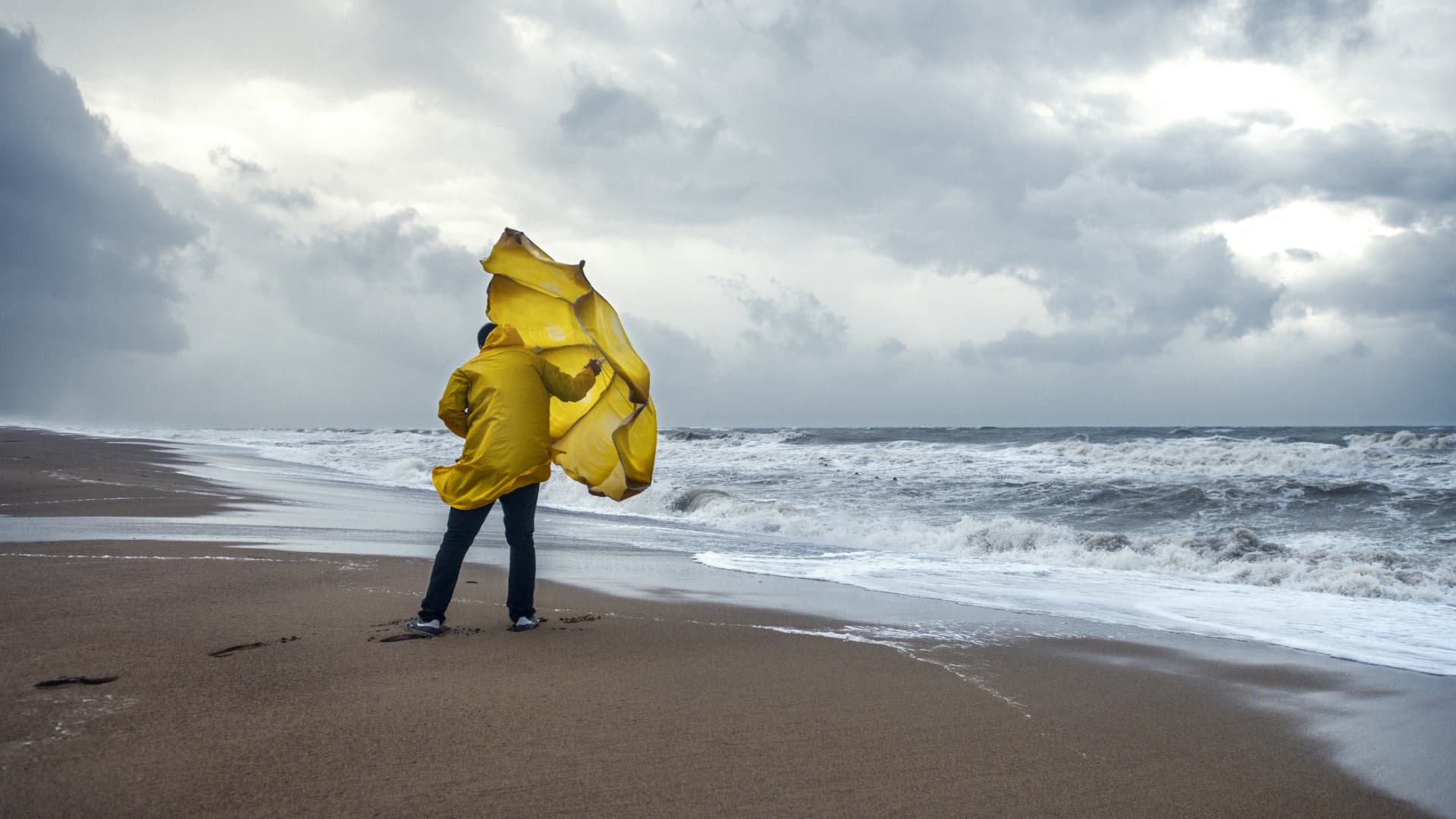 Featured image for U.S. Job Market Strains and Economic Uncertainty Rise