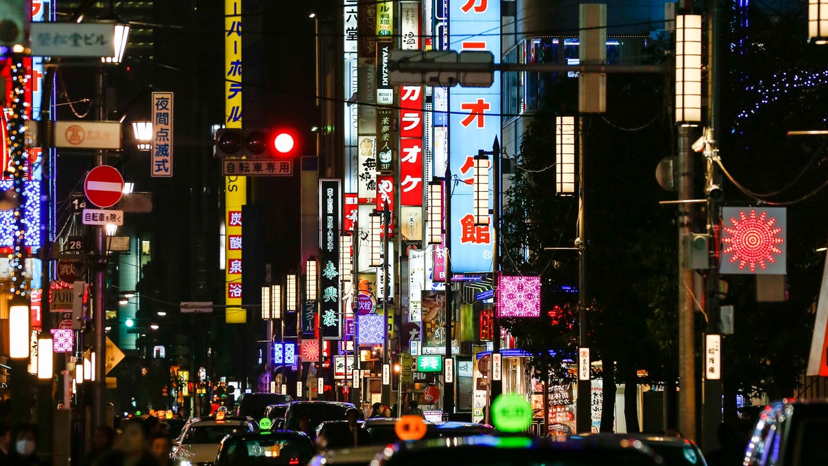 Featured image for Summer Travel Woes: High Prices and Busy Airlines