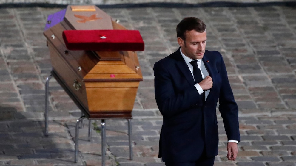 "Teenagers on Trial for Alleged Beheading of French Teacher"